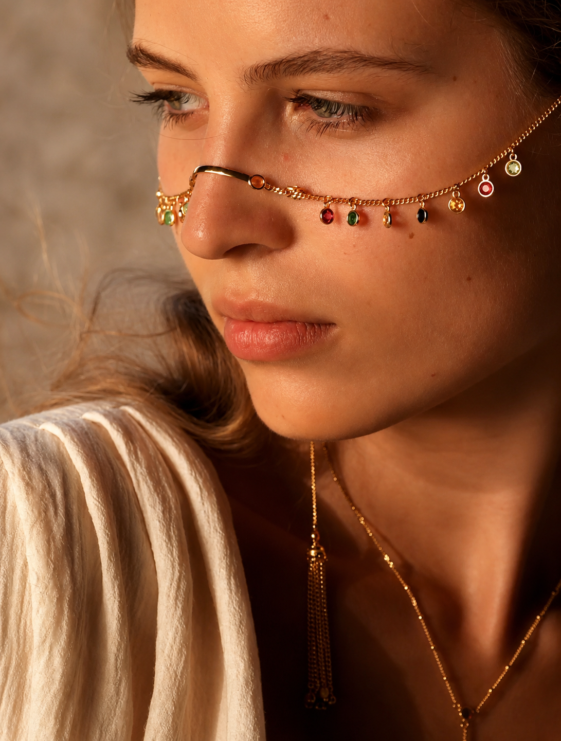 How to Wear a Face Chain: Complete Styling Guide